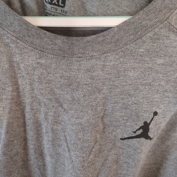 JORDAN QUARTER SLEEVE SHIRT,  VERY NICE,,. NO FLAWS,, CHAMPIONSHIP WINS ON  slv - Picture 6 of 6